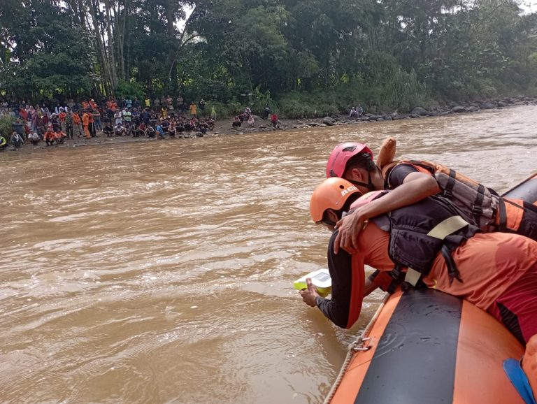 Dua Orang Anak Tenggelam di Sungai Cimandiri Sukabumi, Tim SAR Gabungan Lakukan Pencaharian