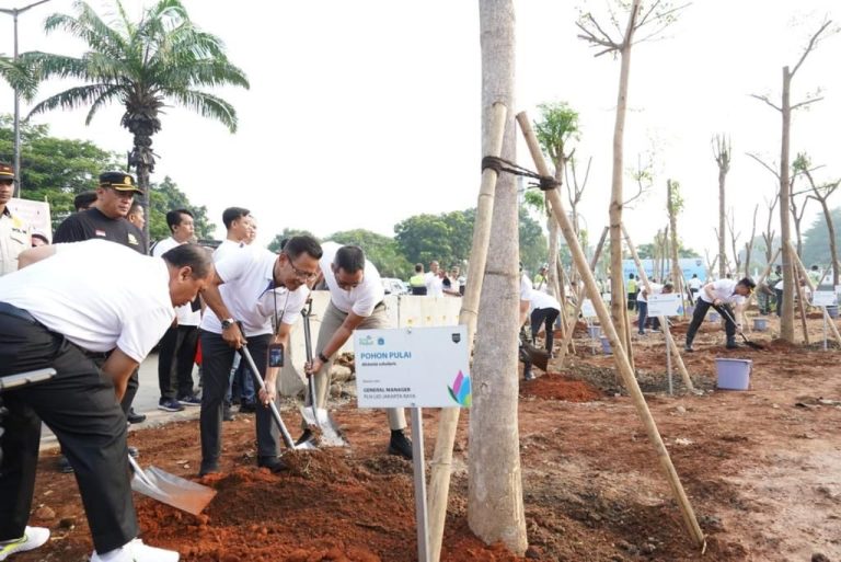 Tanam Harapan untuk Masa Depan, PLN dan Pemprov DKI Gelar Aksi Tanam Pohon di Bantaran Sungai