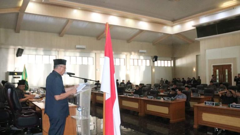 Iyos sampaikan Jawaban Bupati Atas Pandangan Umum Fraksi DPRD